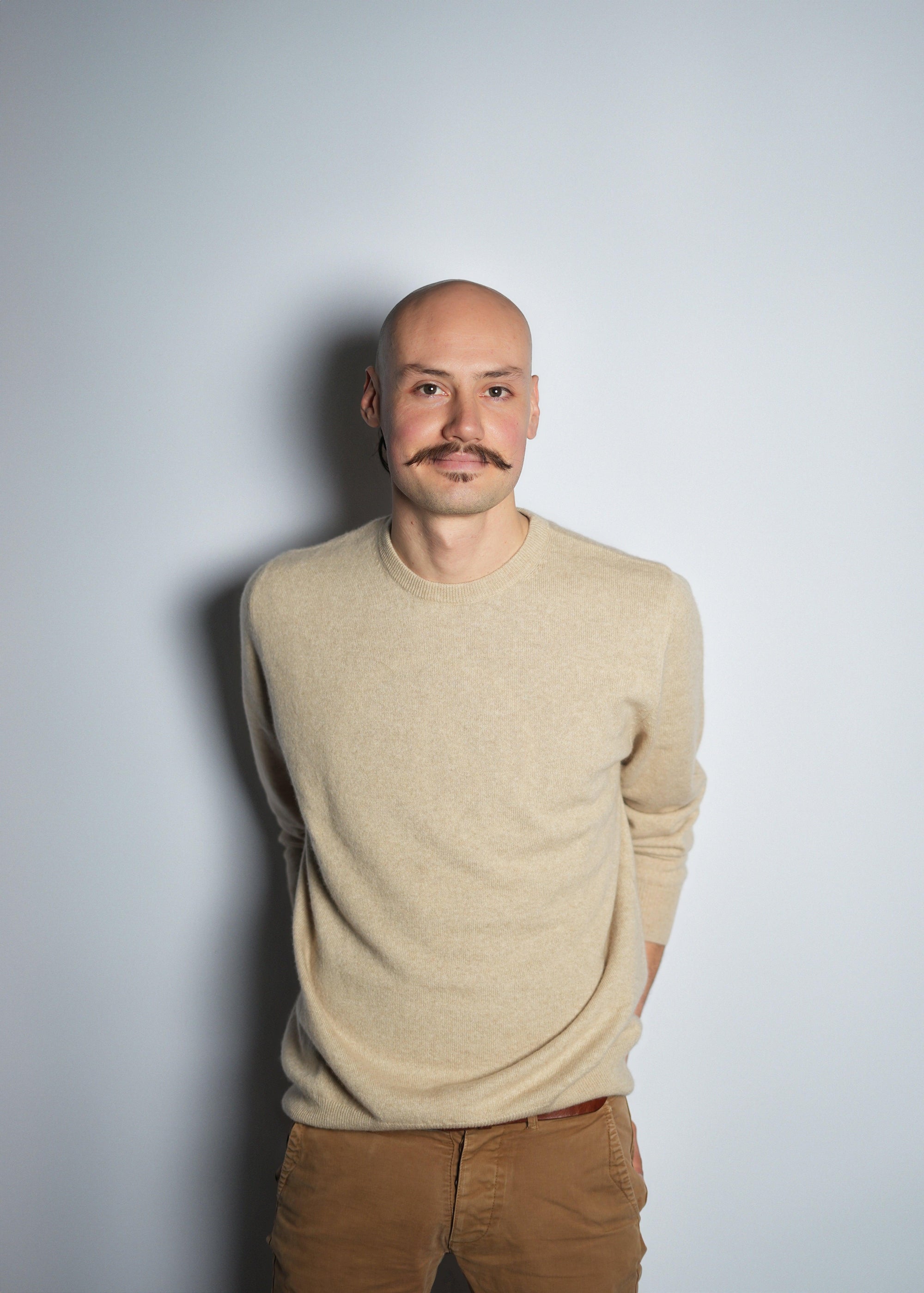 Classic Round Neck Cashmere Sweater - Kashme